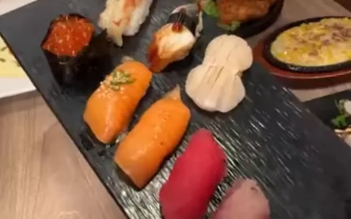 AYCE Sushi Restaurant, All-you-can-eat sushi